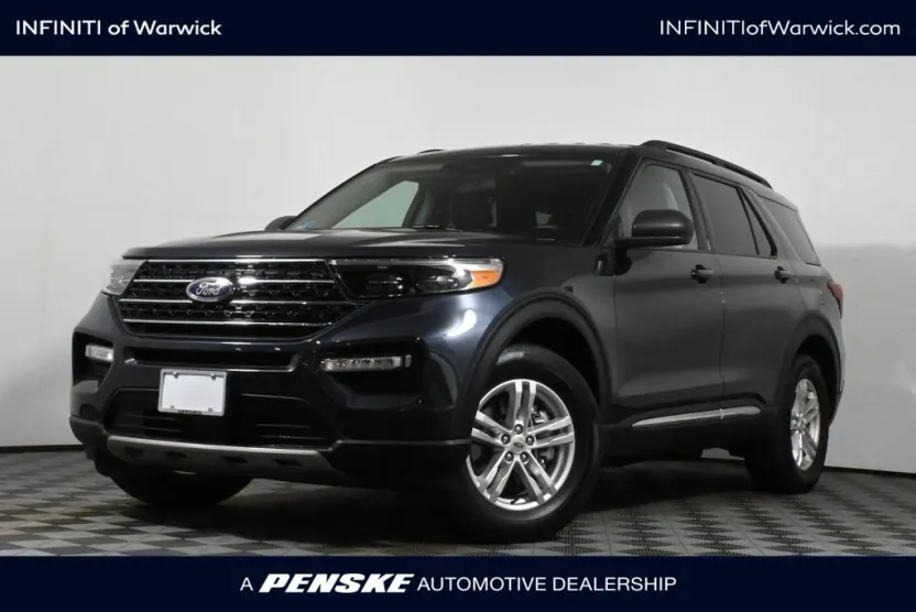 2023 Ford Explorer XLT photo 1