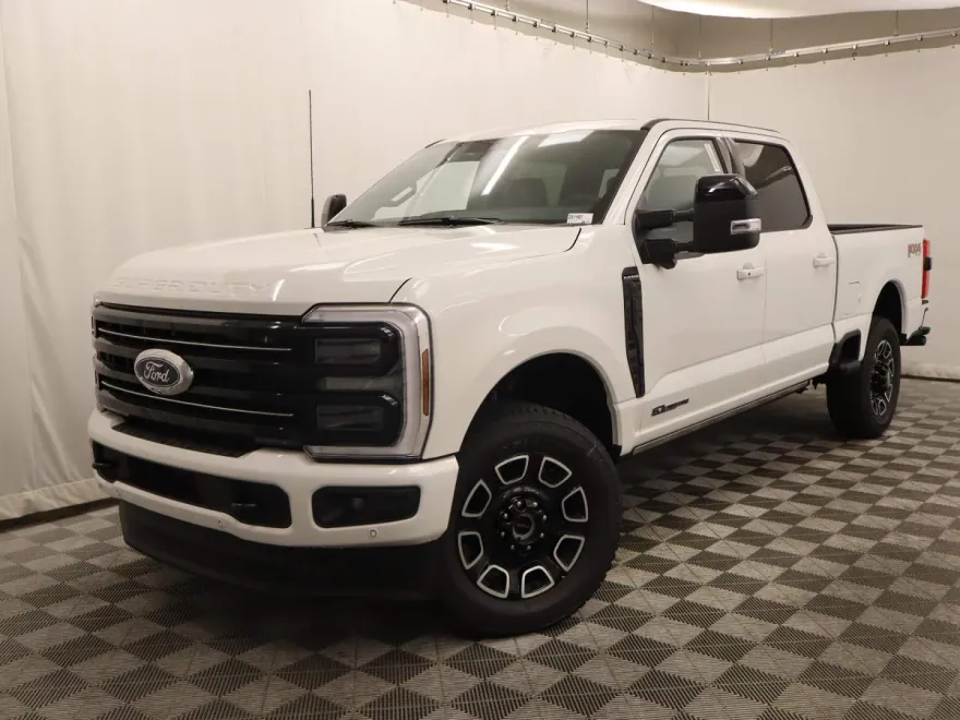 2025 Ford F-250 Platinum photo 1