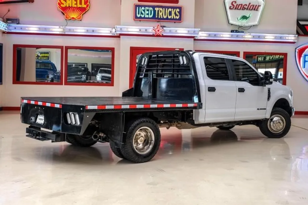 2022 Ford F-350 XL photo 1