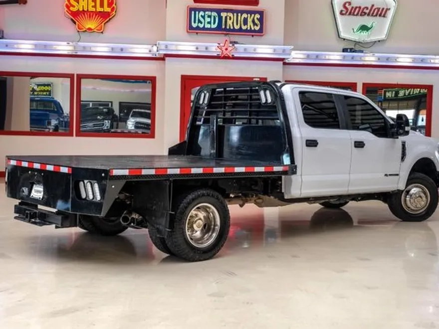 2022 Ford F-350 XL photo 1