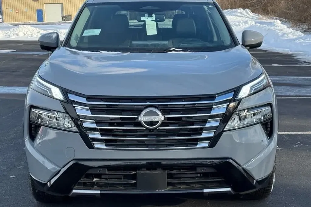 2025 Nissan Rogue Platinum photo 1