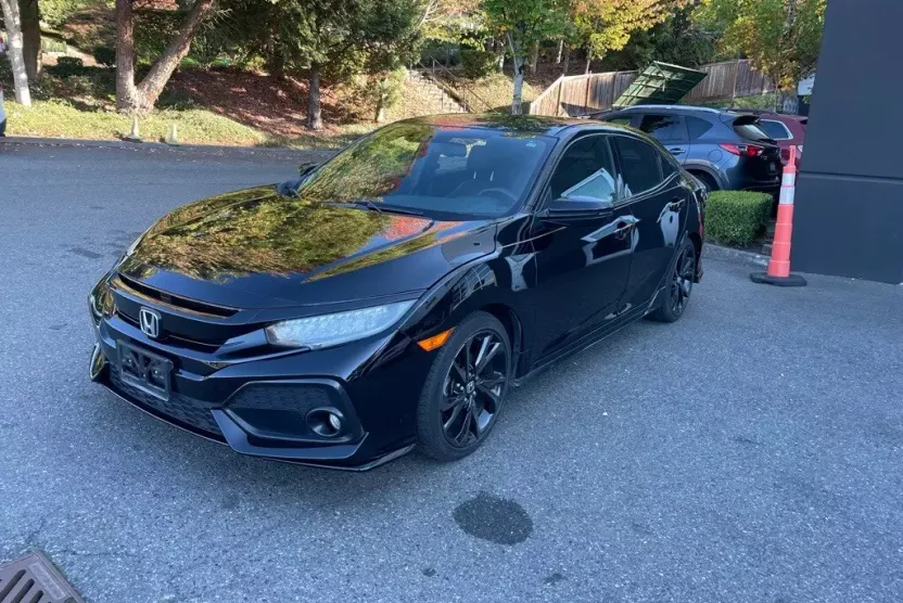 2018 Honda Civic Sport Touring photo 1