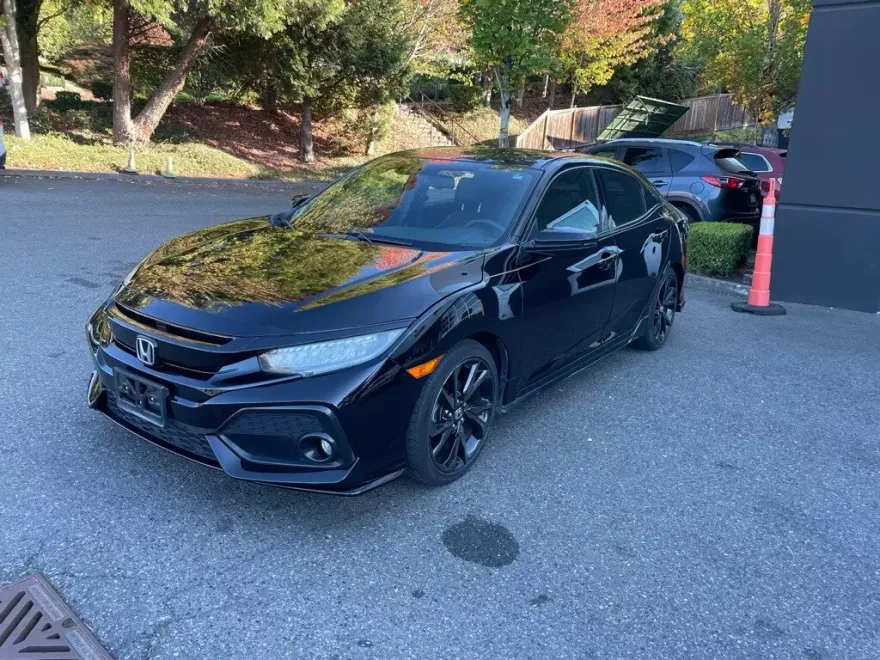 2018 Honda Civic Sport Touring photo 1