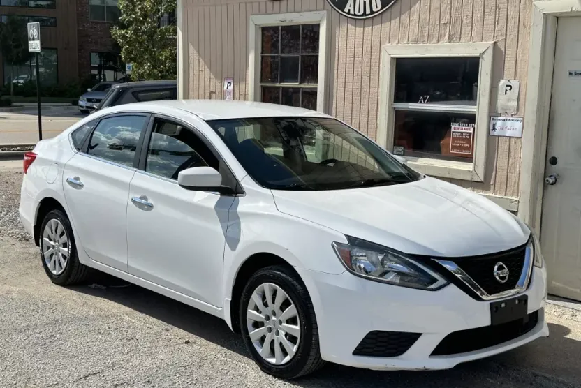 2019 Nissan Sentra SV photo 1