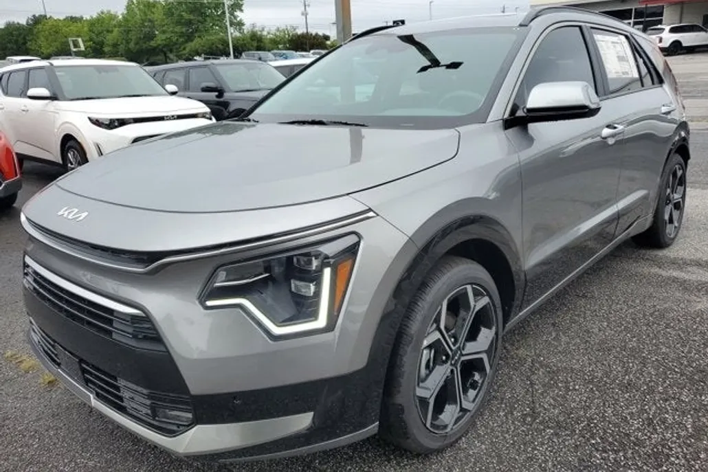 2025 Kia Niro SX Touring photo 1
