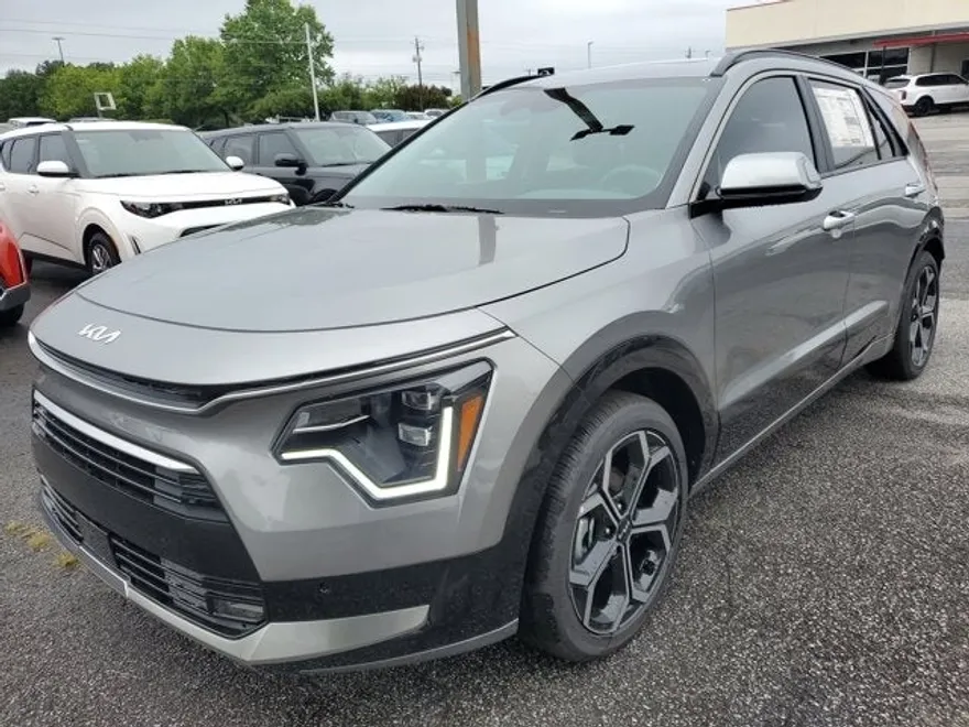 2025 Kia Niro SX Touring photo 1