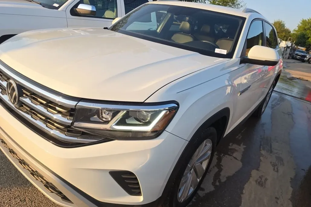 2021 Volkswagen Atlas Cross Sport V6 SE Technology photo 1