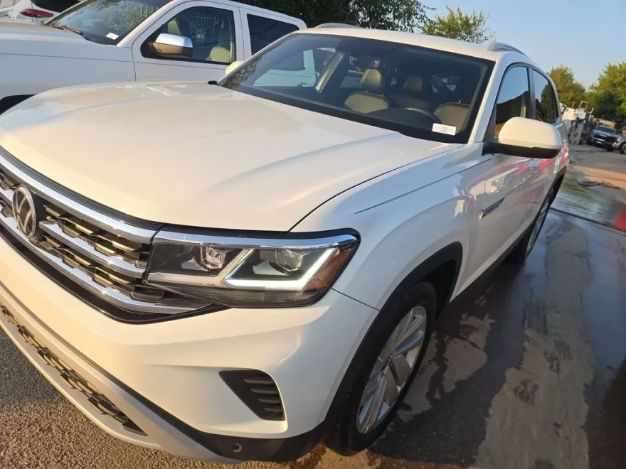 2021 Volkswagen Atlas Cross Sport V6 SE Technology photo 1