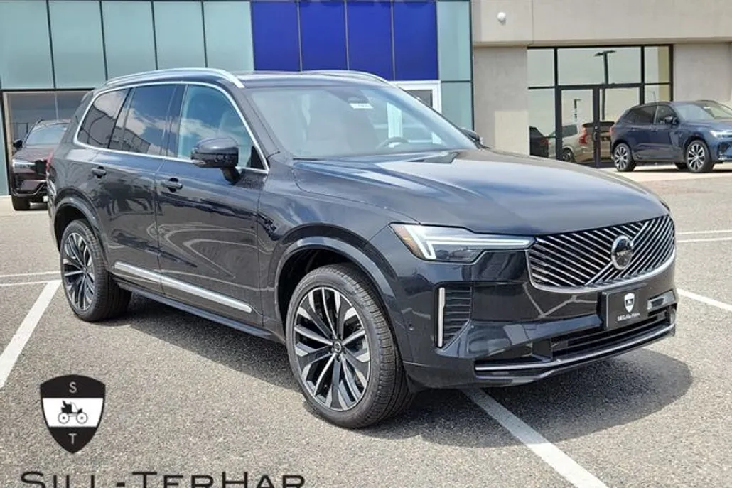2026 Volvo XC90 B5 Plus photo 1