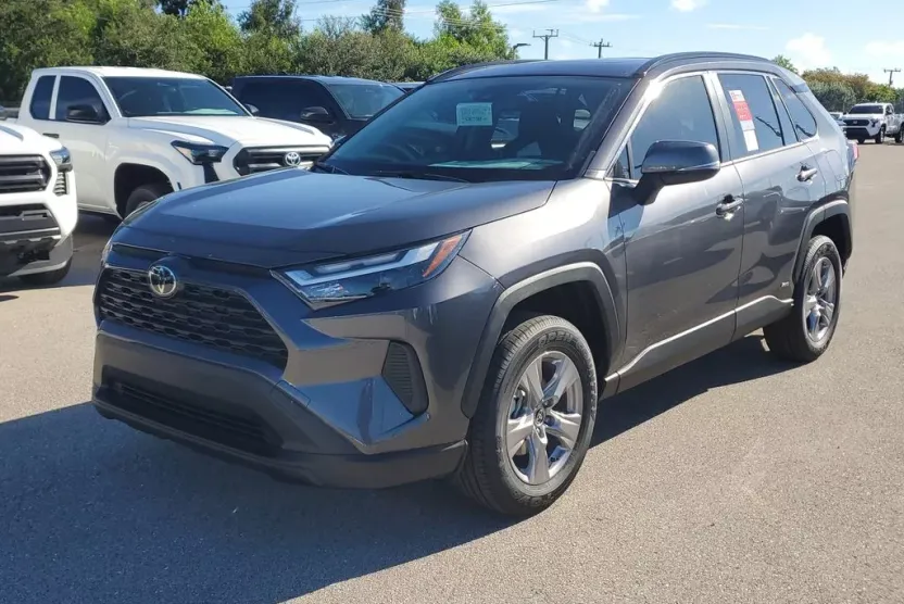 2025 Toyota RAV4 Hybrid XLE photo 1