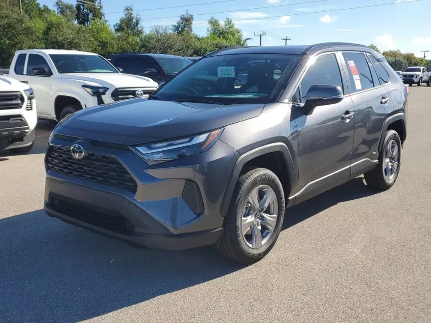 2025 Toyota RAV4 Hybrid XLE photo 1