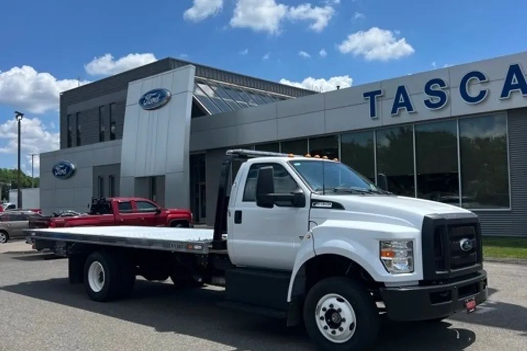 2024 Ford F-650 Base photo 1