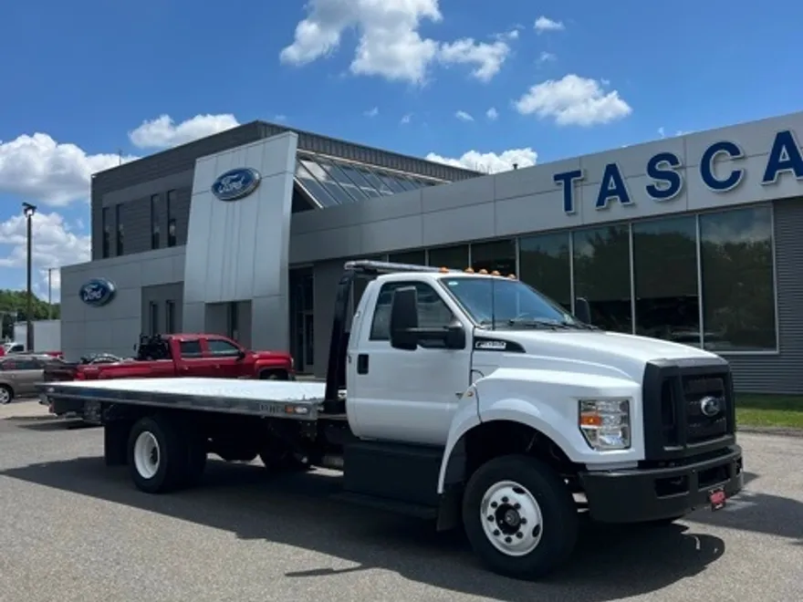 2024 Ford F-650 Base photo 1