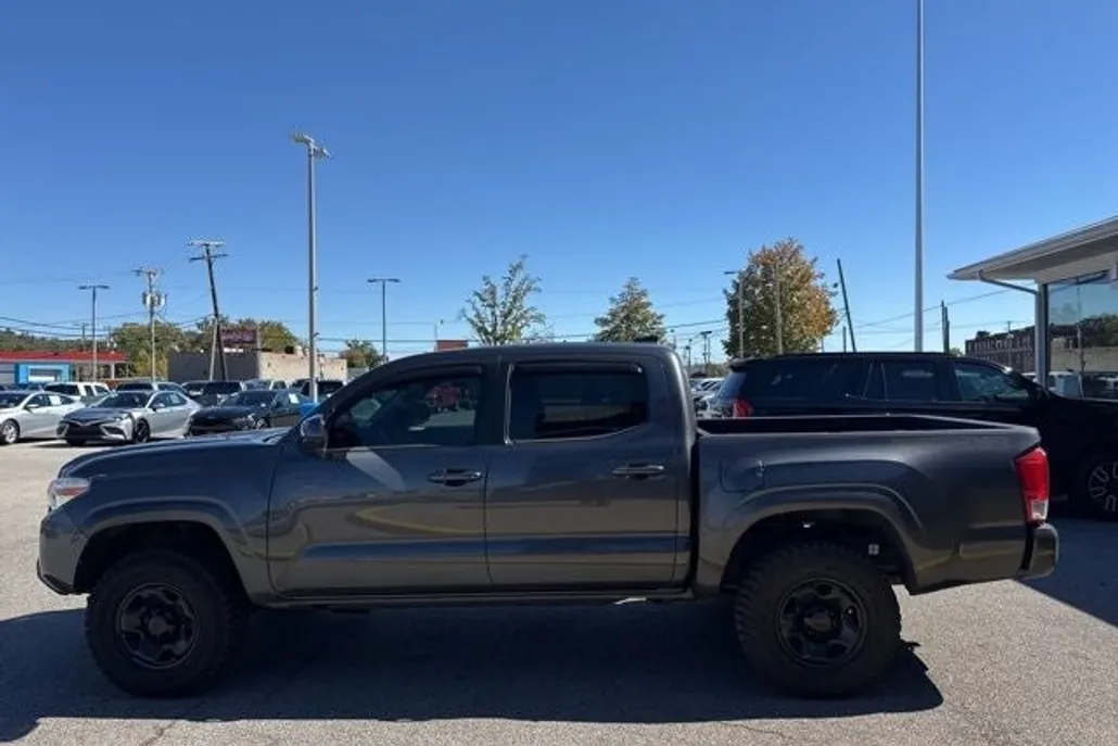2018 Toyota Tacoma V6 photo 1