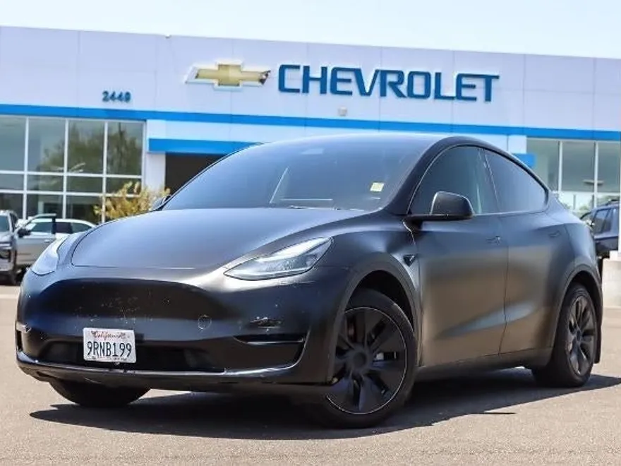 2025 Tesla Model Y Long Range photo 1