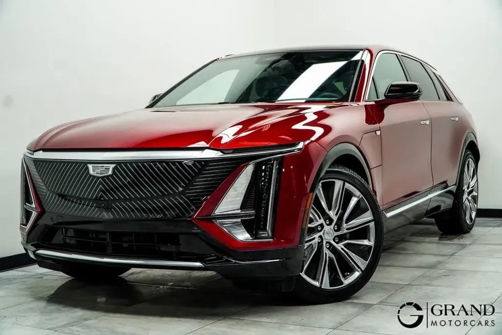 2024 Cadillac Lyriq Luxury photo 1