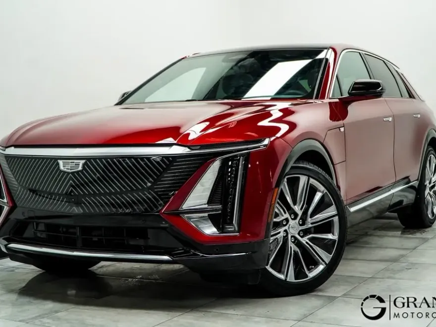 2024 Cadillac Lyriq Luxury photo 1