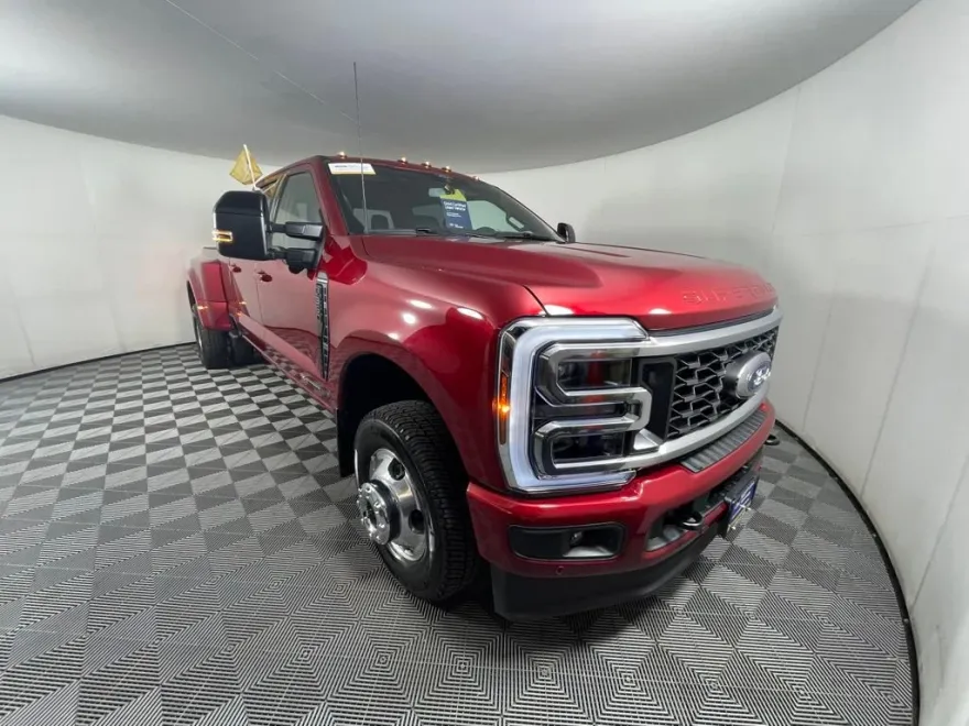 2025 Ford F-350 Platinum photo 1