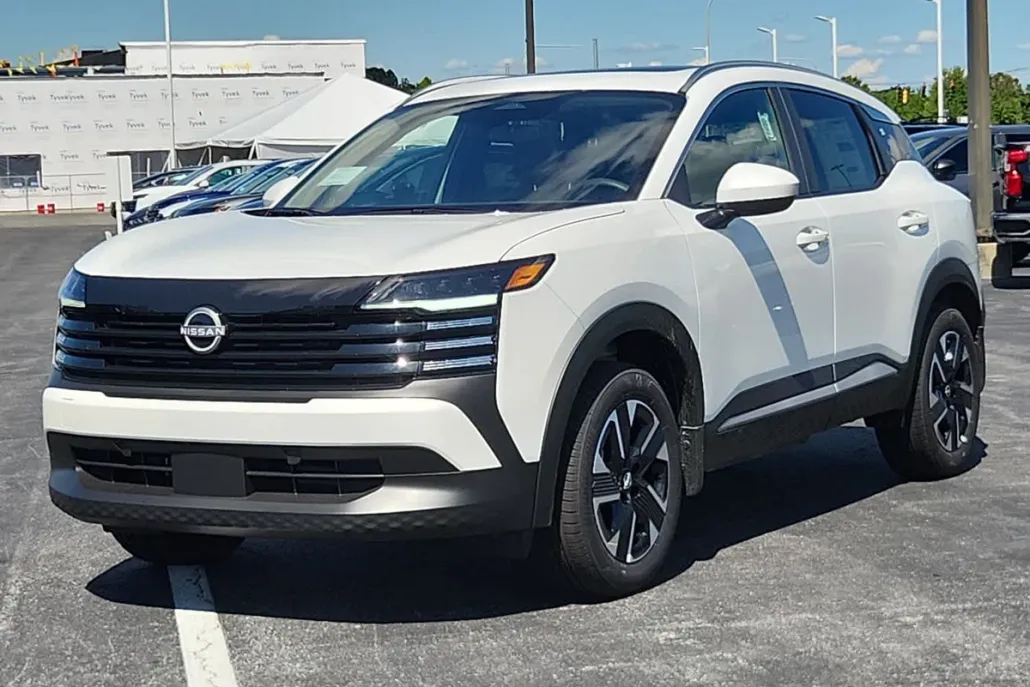 2025 Nissan Kicks SV photo 1