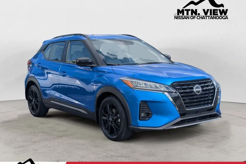 2023 Nissan Kicks SR photo 1