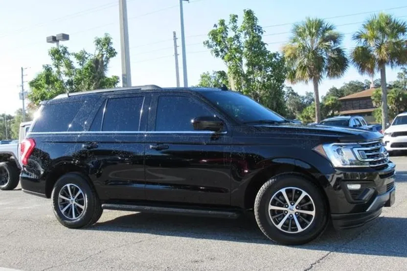 2021 Ford Expedition XLT photo 1