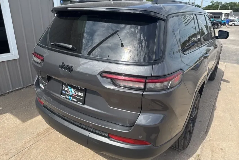 2021 Jeep Grand Cherokee Altitude photo 1