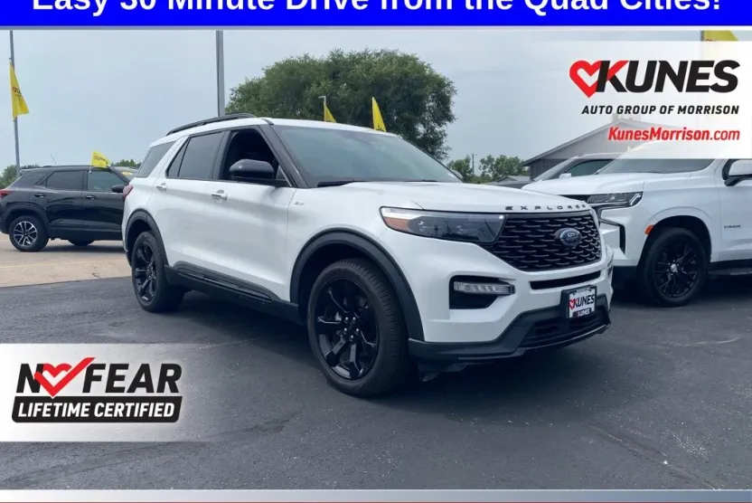2023 Ford Explorer ST-Line photo 1