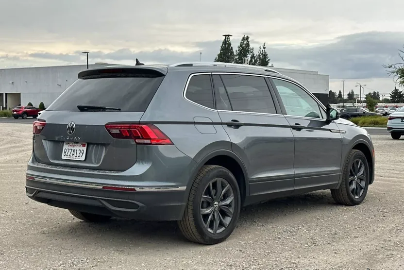 2022 Volkswagen Tiguan SE photo 1