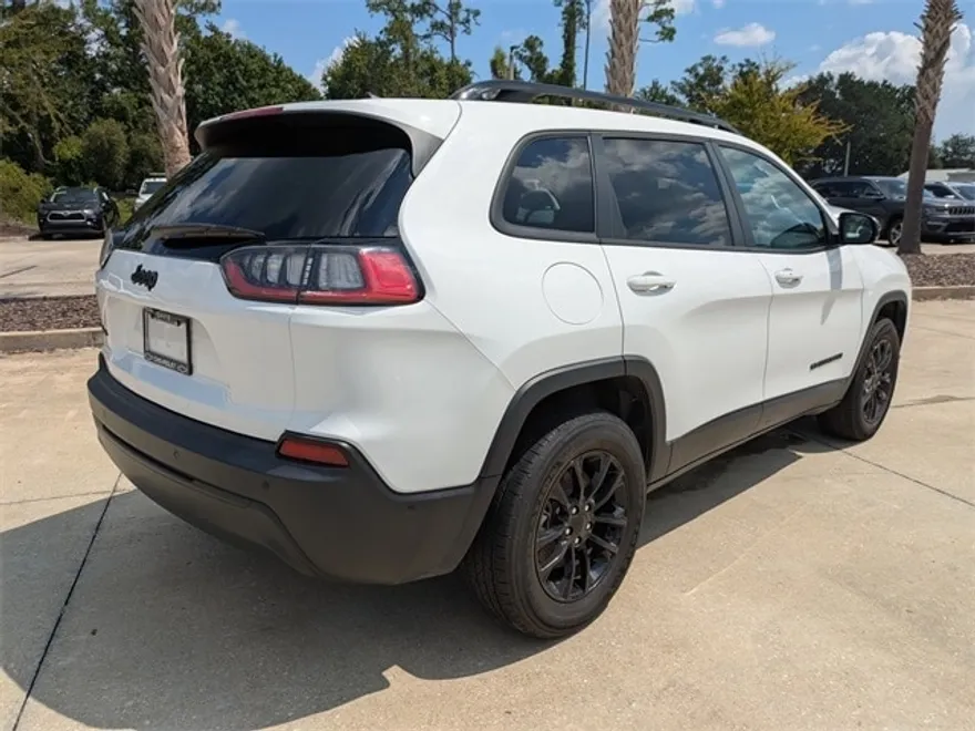 2023 Jeep Cherokee Altitude photo 1