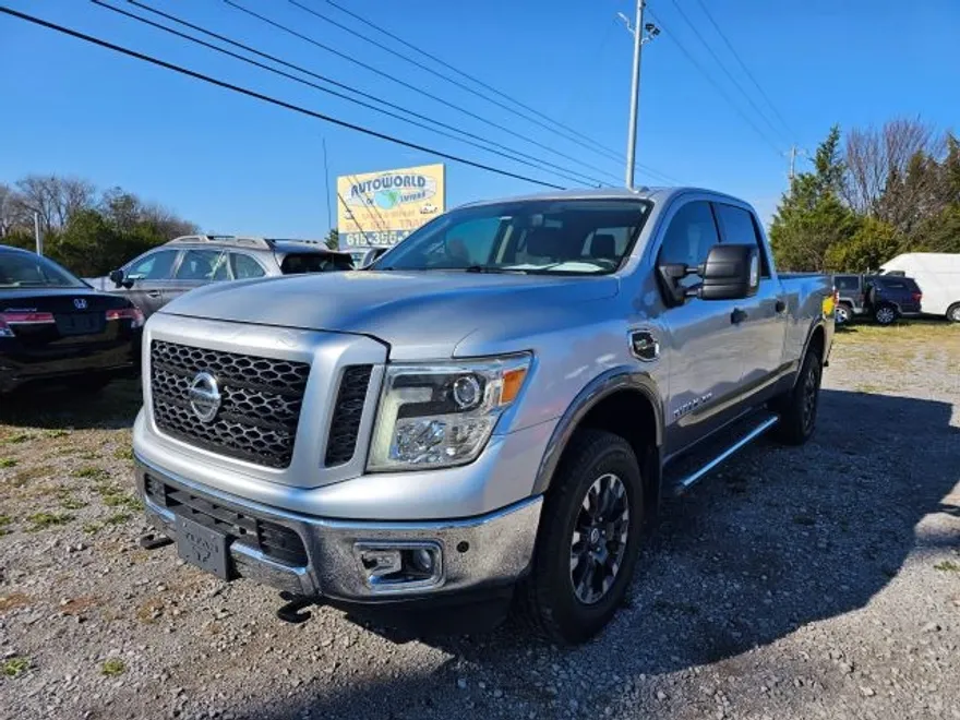 2019 Nissan Titan Crew Cab PRO-4X photo 1