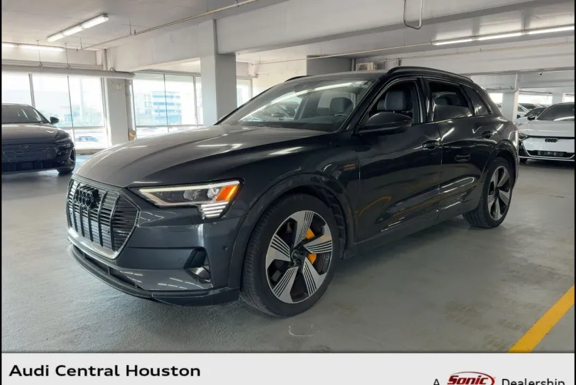 2022 Audi e-tron Premium Plus photo 1