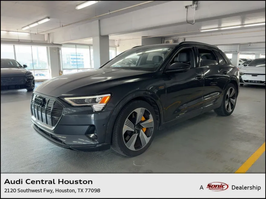 2022 Audi e-tron Premium Plus photo 1