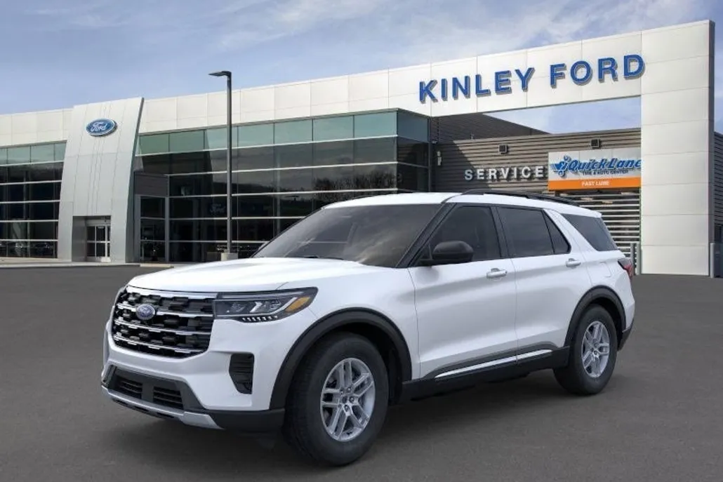 2025 Ford Explorer photo 1