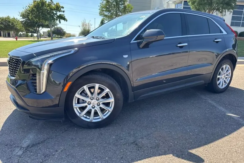 2023 Cadillac XT4 Luxury photo 1