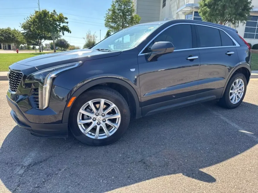 2023 Cadillac XT4 Luxury photo 1