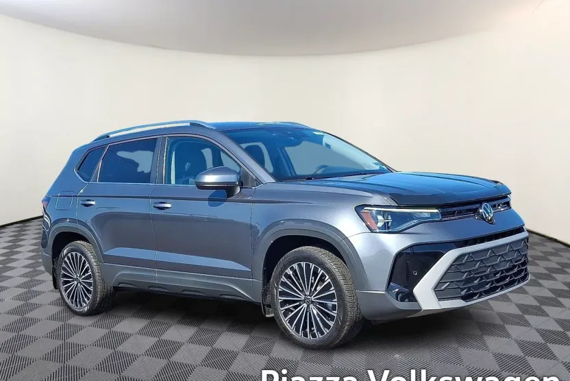 2025 Volkswagen Taos SE photo 1