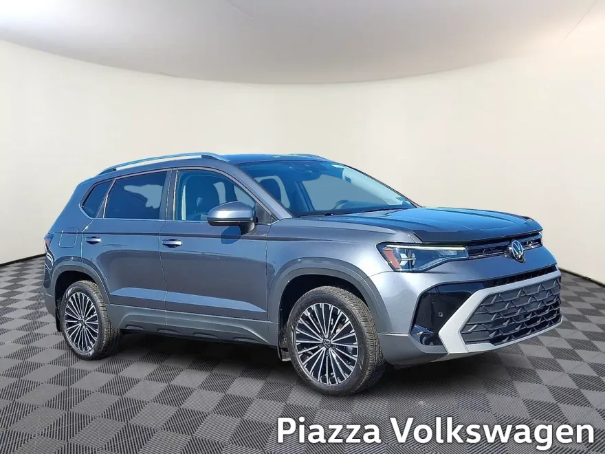 2025 Volkswagen Taos SE photo 1