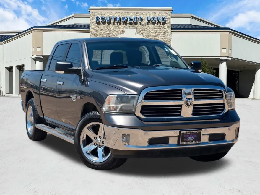 2015 Ram 1500 SLT photo 1