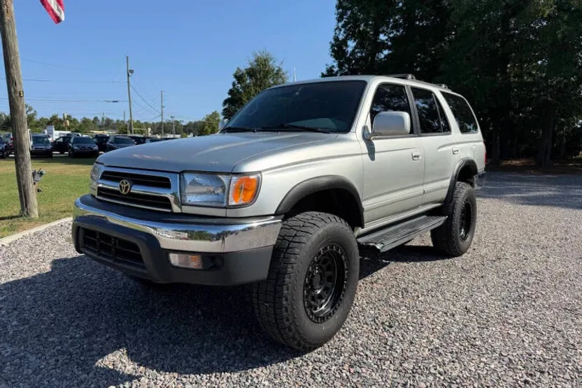 1999 Toyota 4Runner SR5 V6 photo 1