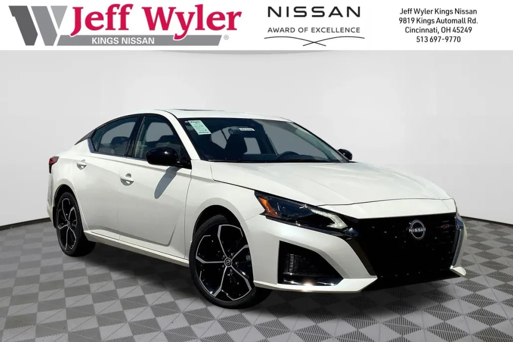2025 Nissan Altima SR photo 1