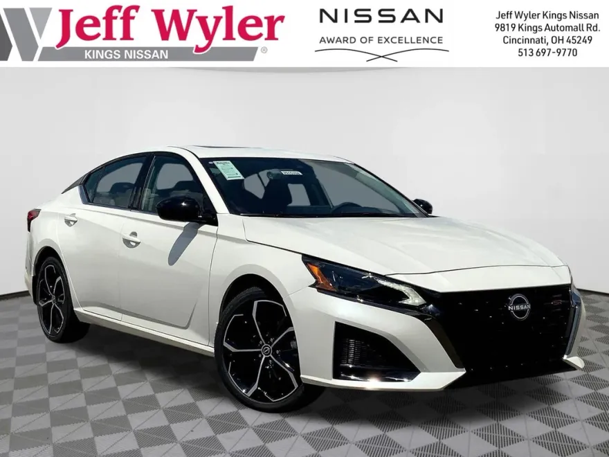 2025 Nissan Altima SR photo 1