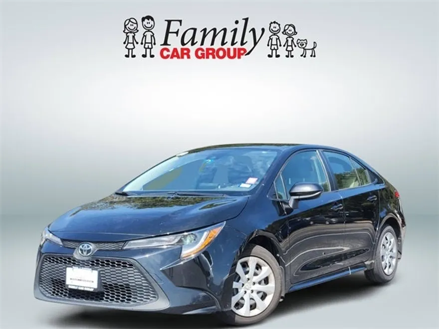 2022 Toyota Corolla LE photo 1