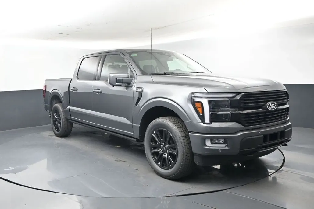 2025 Ford F-150 Platinum photo 1