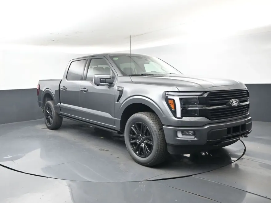 2025 Ford F-150 Platinum photo 1