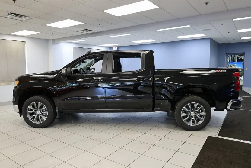 2026 Chevrolet Silverado 1500 LT photo 1