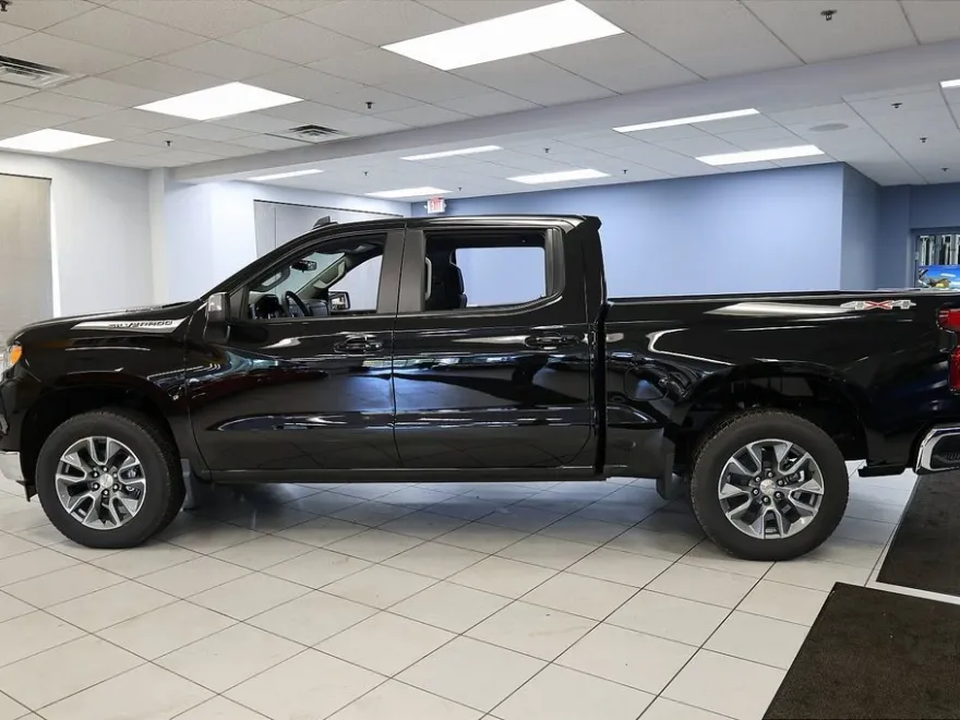 2026 Chevrolet Silverado 1500 LT photo 1