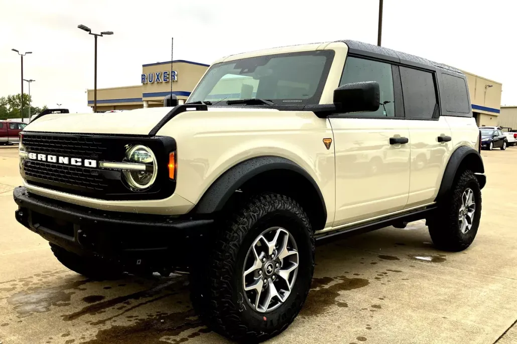 2025 Ford Bronco Badlands photo 1