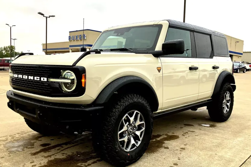 2025 Ford Bronco Badlands photo 1