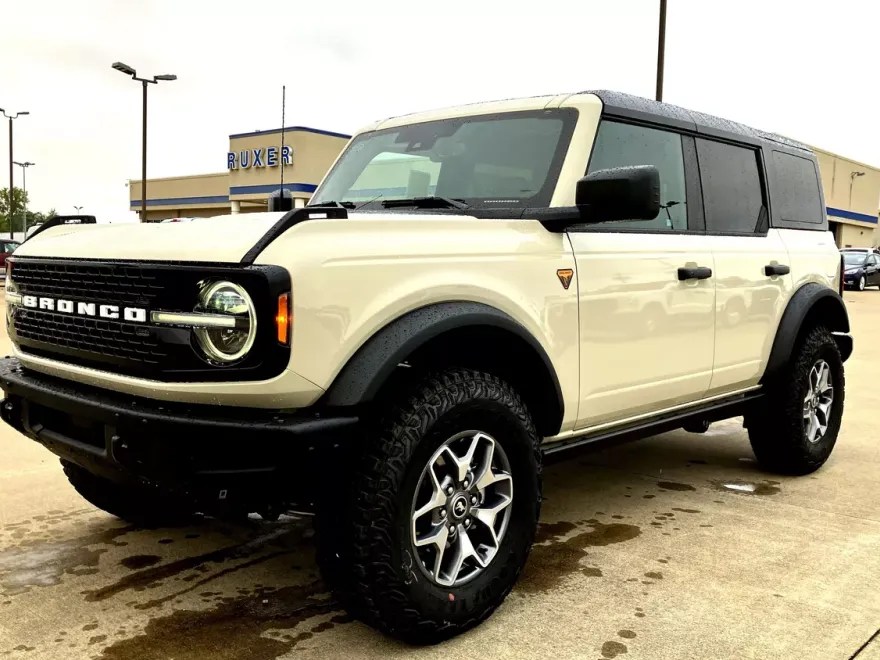2025 Ford Bronco Badlands photo 1