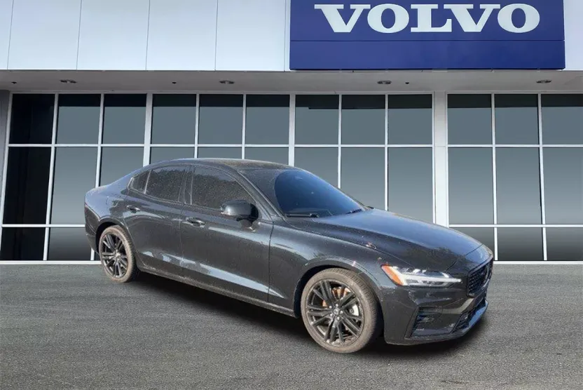 2024 Volvo S60 B5 Plus Black Edition photo 1